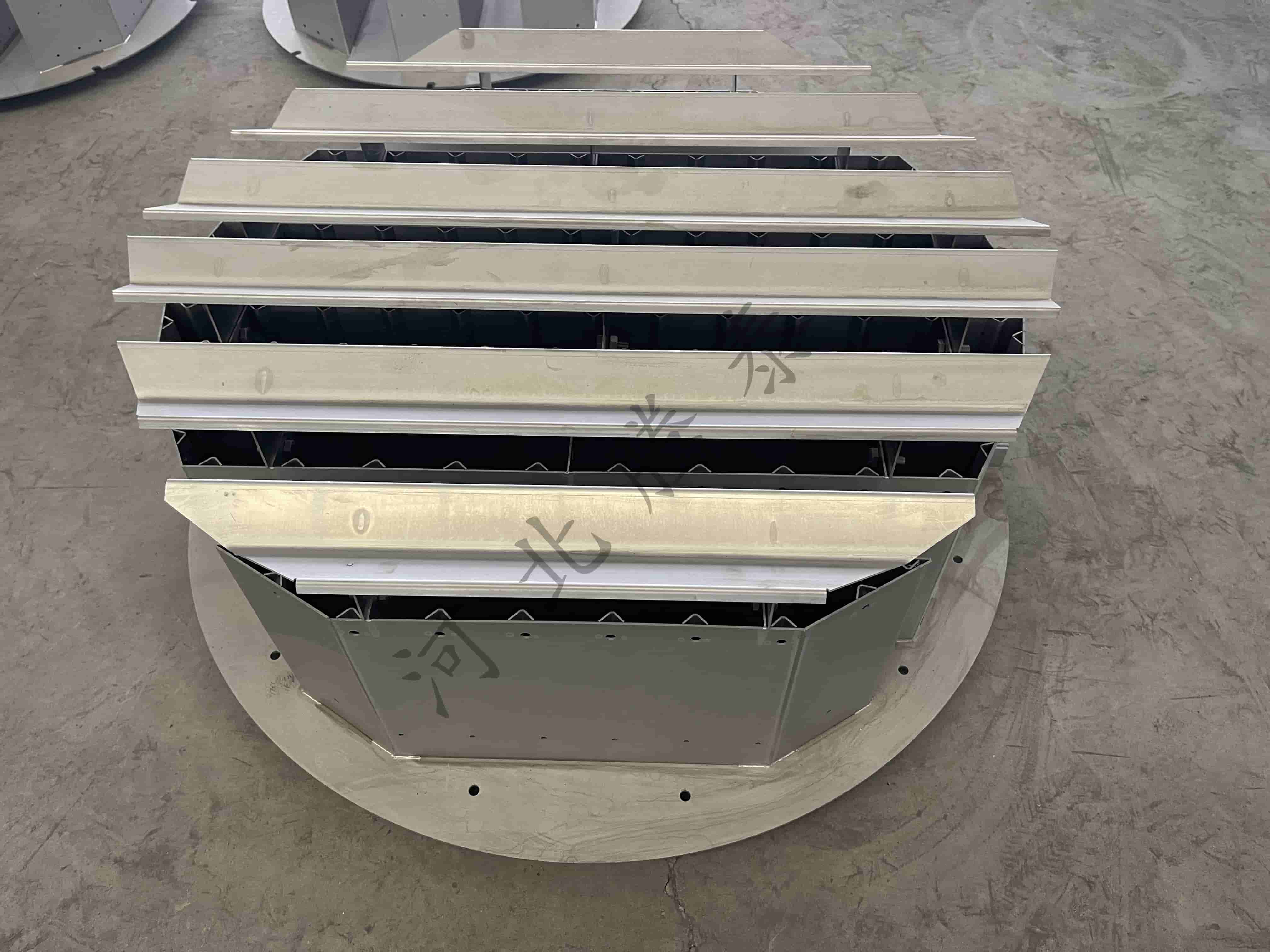 槽盘式分布器 - 河北腾泰化工填料设备有限公司图片1